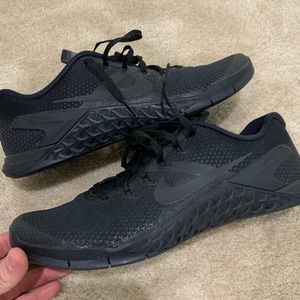 Nike metcon 4 triple black
